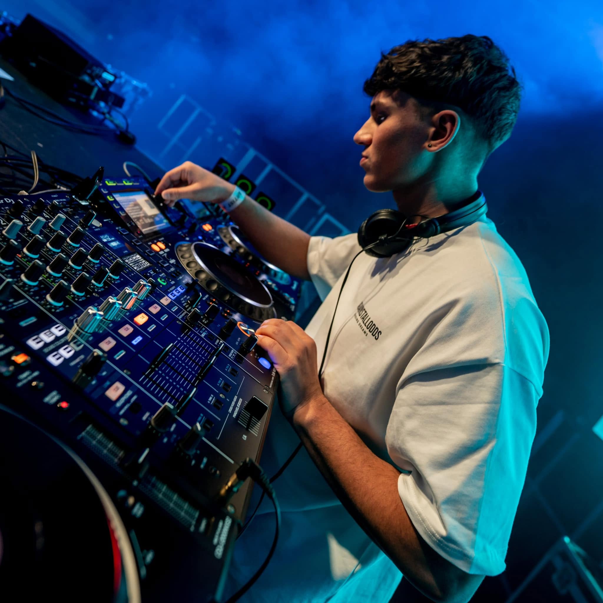 Tyler Jack mixing on professional club equipment